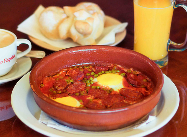 Desayuno huevos a la flamenca